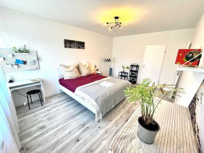 Gartenwohnung: Neu renoviert & teilmöbliert mit EBK, Balkon und inkl. Stellplatz in Nürnberg
