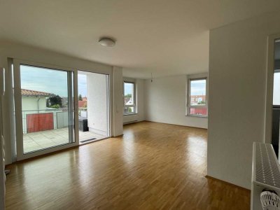 Schöne 3,5 Zimmer Etagenwohnung
in Zentraler Lage - zur Miete
ab sofort frei