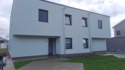 NEUBAU-Erstbezug, moderne Doppelhaushälfte LINKS in Südwinsen