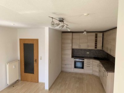 schöne / moderne 2,5 Zimmer Wohnung im 1.OG mit Balkon