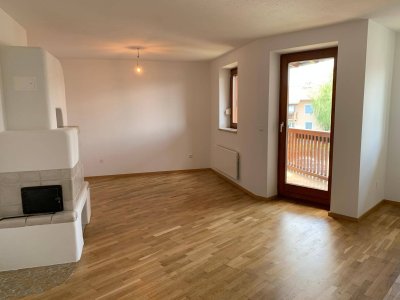 Charmante 3-Zimmer-Wohnung in Oberndorf mit großem Balkon und Kachelofen
