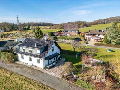 Idyllisches Ein-/Zweifamilienhaus mit Baugrundstück in Waldbröl – Seifen.