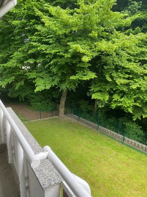 Geschmackvolle, modernisierte 2-Zimmer-Wohnung mit Einbauküche und Balkon in Mülheim / Ruhr