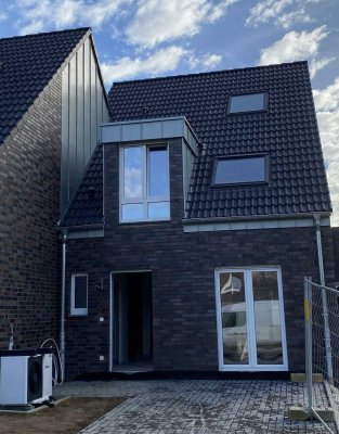 Geräumiges 5-Zimmer-Haus Baujahr 2020 in Mönchengladbach-Giesenkirchen-Mitte