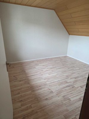 Attraktive 2-Zimmer-Dachgeschosswohnung mit Balkon in Haßloch