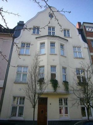 Ratingen-City - Beethovenstraße - Ruhige Lage - Top Altbau mit Flair, Facettentüren, alte Dielen
