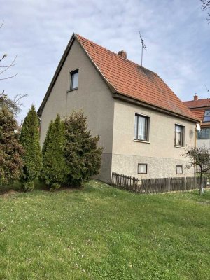 Tolles Grundstück mit sanierungsbedürftigem Haus in Weimar