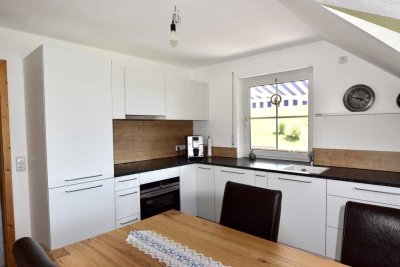 Große 4 Zimmer Traumwohnung im DG - schöner Blick ins grüne inkl. großer Garage - neue moderne EBK
