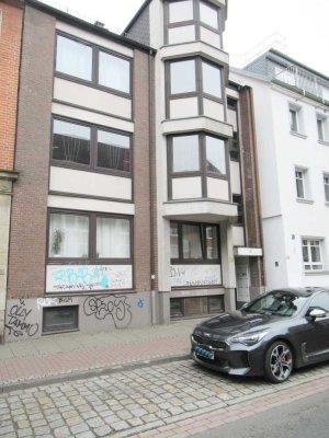 Neustadt renovierungsbedürftige 3 Zimmerwohnung mit Loggia  u. Garagenstellplatz
