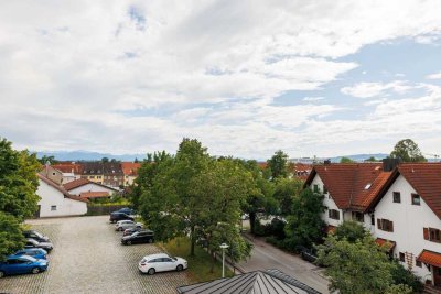 Zentrale 2-Zimmer-Wohnung im Dachgeschoss mit Südbalkon und Bergblick