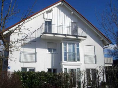 Charmante, sonnige 2-Zimmer-DG-Wohnung mit EBK in Bestlage von Allach