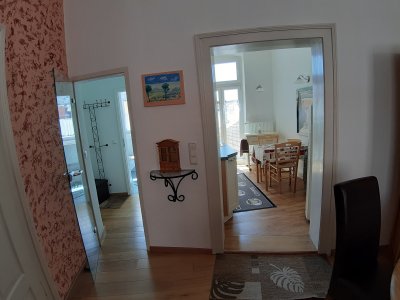 Liebevoll sanierte Altbauwohnung - möbliert - auf Zeit zu vermieten