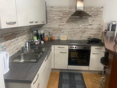 Schöne 2-Zimmer-Einlieger-Wohnung mit Einbauküche, Flur, Bad im EFH