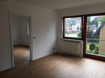 BI-Jöllenbeck:  BEFRISTET f. max. 4 Monate: 4-Zi. Whg. 1. OG m. Balkon u. Garten, auch WG!