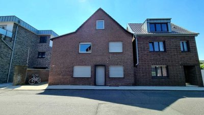 Mehrfamilienhaus mit 3 Wohn – und 1 Gewerbeeinheit plus einem zweiten Grundstück in Nievenheim