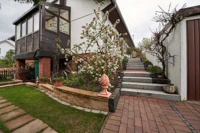 EFH bis ZFH sehr schöne Gartenanlage