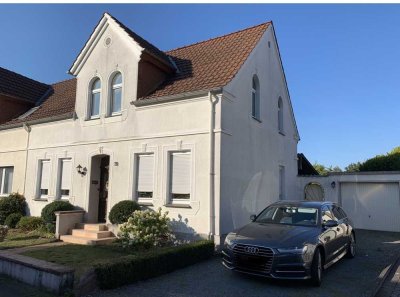 Traumhaft Wohnen am Schloss - Doppelhaushälfte mit 4-6 Zimmern in Paderborn