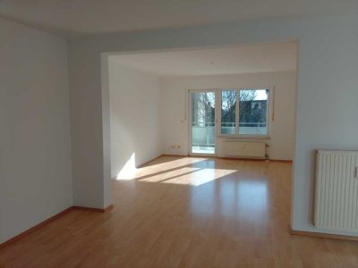 Helle Wohnung in ruhiger Lage. --- Einbauküche kann vom Vormieter erworben werden. ---