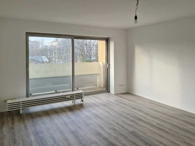 Neu renoviert: Geräumige 4-Zimmer-Wohnung mit großem Balkon in der Halbergstraße
