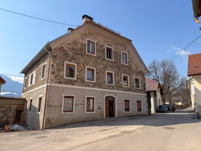 CHARMANTES MIETWOHNHAUS MIT ENTWICKLUNGSPOTENTIAL IM HERZEN VON GREIFENBURG!