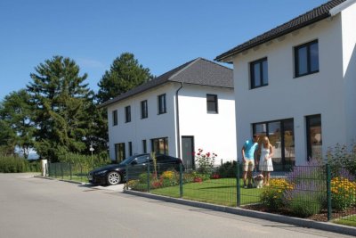 Erstbezug in EBENFURTH! Doppelhaushälfte mit Garten &amp; 116 m² Wohnfläche – Jetzt besichtigen!