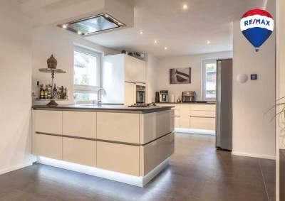 Wohnen mit Stil – Großzügiges Haus auf weitläufigem Grundstück in Tiengen