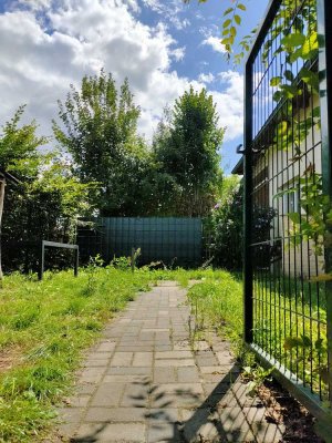 Wohnen im Grünen: Helle 3 Zi-Wohnung mit Garten auf Vierseitenhof