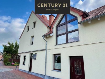 großes & gepflegtes Wohnhaus plus 3 Garagen und Garten!  1-2 Familien haben hier Platz ++