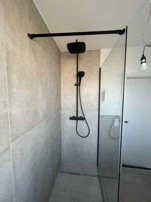 SALE ca. 10.000€ Provision sparen !Frisch renoviert mit großem Balkon