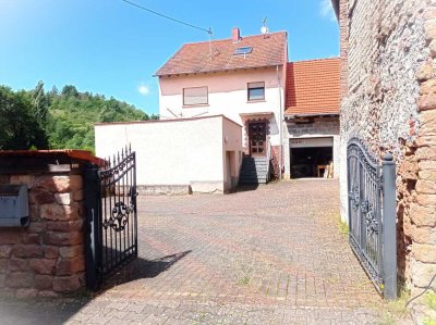 - RESERVIERT - Für Macher & Visionäre: Renovierungsobjekt mit Scheune direkt nebenan