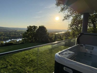 Luxuriöse 3-Zimmer-Wohnung mit Whirlpool und Panoramablick über das Rheintal