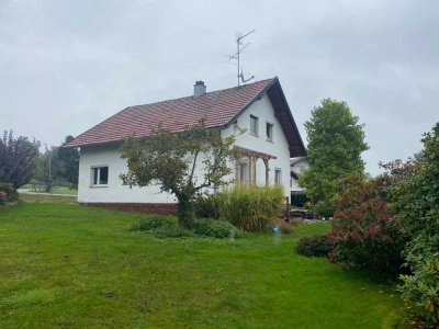 Nähe Passau / Neukirchen am Inn: Renovierungsbedürftiges Einfamilienhaus