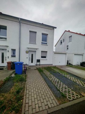 Freundliches 5-Zimmer-Reihenendhaus mit gehobener Innenausstattung und EBK in Stockstadt am Main