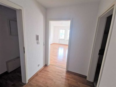 *** Schöne 1-Zimmerwohnung mit Parkett, AR, Balkon und Bad mit Wanne! EBK möglich***