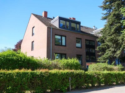 großzügige 2,5 Zimmer-Etagen-Wohnung mit Stellplatz in kleiner Hausgemeinschaft fußläufig Zentrum