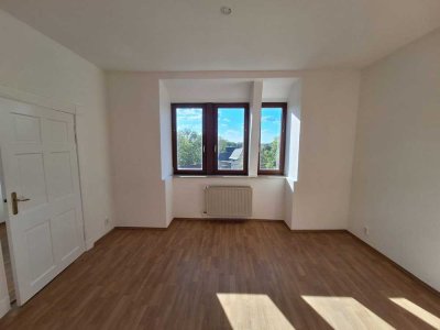 Großzügige, helle 5-Zimmer-Dachgeschosswohnung im Altbau - ruhige Lage mit Weitblick in Ammendorf
