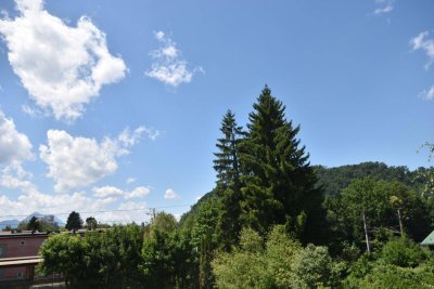 "PARSCH - Renovierte 3 Zimmer Wohnung mit Balkon und Festungsblick"