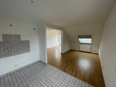 Reserviert!2-Raum | Limbach-O. | Innenstadt |(WE 11) im Dachgeschoss, mit Küche kurzfristig!
