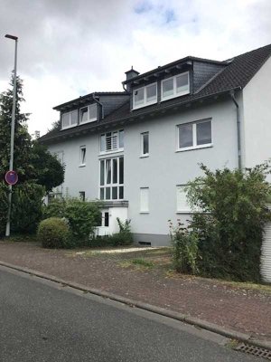 Schöne, gepflegte 4-Zimmer Wohnung in Eschborner Feldrandlage