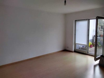 Einliegerwohnung:  2 Zimmer, Tageslichtbad, Terrasse und eigener Zugang
