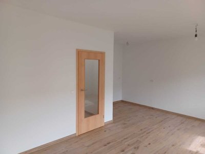 Moderne 2-Zimmer-Whg. Hochparterre - Erstbezug nach Kernsanierung - am Waldrand gelegen - Balkon