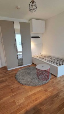 1  neu möbliertes WG Zimmer mit eigenen Hochzeile und Terrasse in saniertem Haus in Ludwigsburg