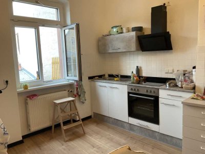 Gepflegte Wohnung mit drei Zimmern und EBK in Weinheim-Lützelsachsen