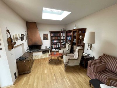Raumwunder mit Charme: Vielseitiges Familienhaus mit Kamin und Garten