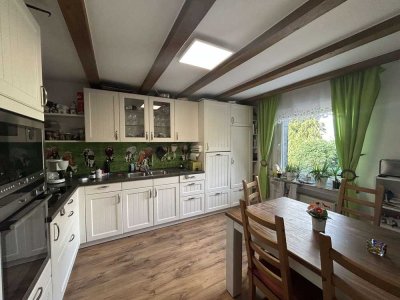 Großzügige Doppelhaushälfte aus Alt & Neubau-Mehrgenerationen Haus, ländlich gelegen