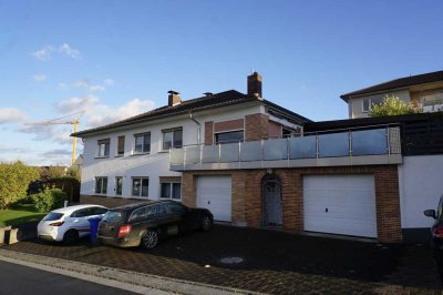 Großzügiges, gepflegtes Zweifamilienhaus in attraktiver Lage. Keine Käuferprovision!