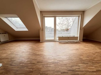 Bonn-Ippendorf  Toplage 2,5 ZKDB, DG, großer Südwest Balkon mit schönem Ausblick