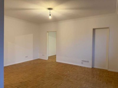 Ettlingen-Zentrumsnah: Teilrenoviertes 2-Zimmer-Apartment