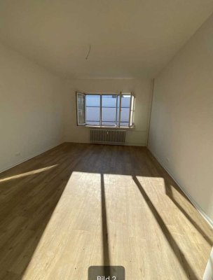 1-Zimmer-Wohnung in der Kieler Vorstadt. Vor Einzug Renoviert mit Einbauküche