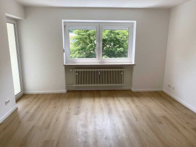 Helle und geräumige 3-Zimmer-Wohnung mit EBK und BALKON